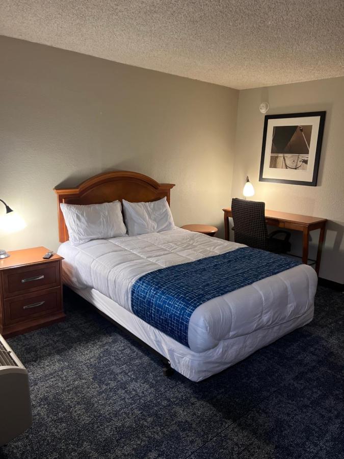 Travelodge By Wyndham Lincoln Northeast エクステリア 写真
