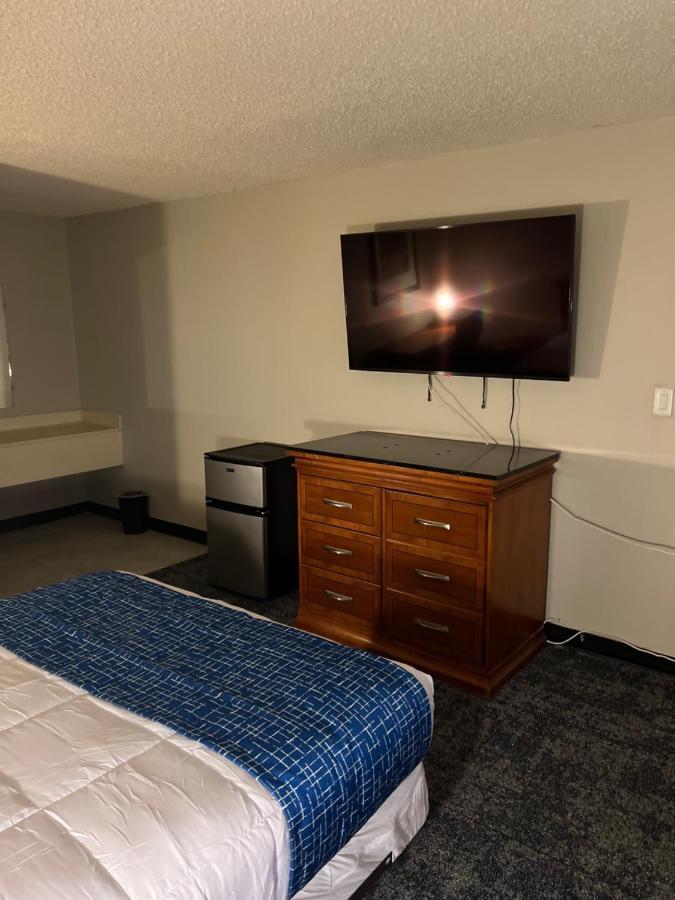 Travelodge By Wyndham Lincoln Northeast エクステリア 写真