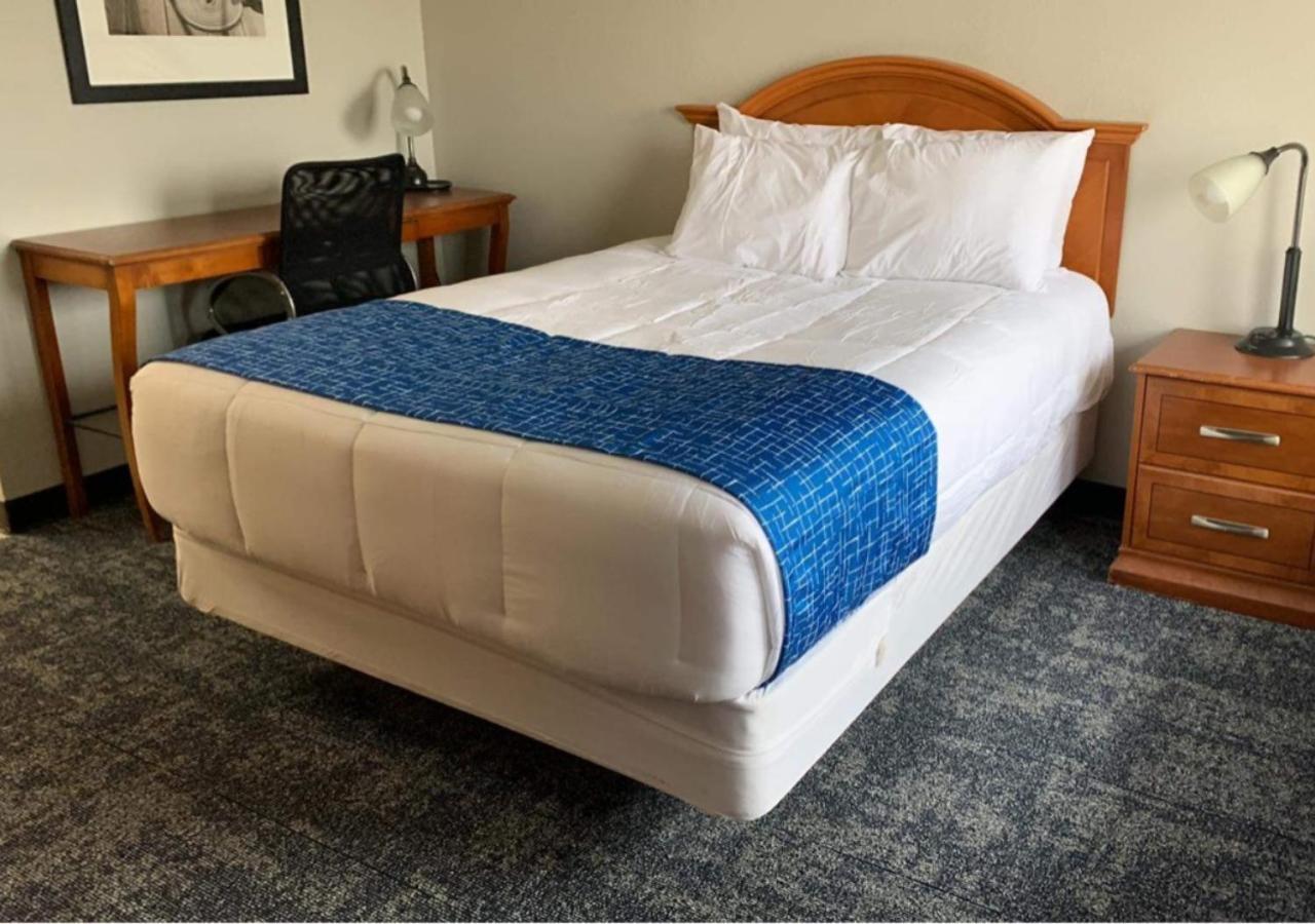 Travelodge By Wyndham Lincoln Northeast エクステリア 写真