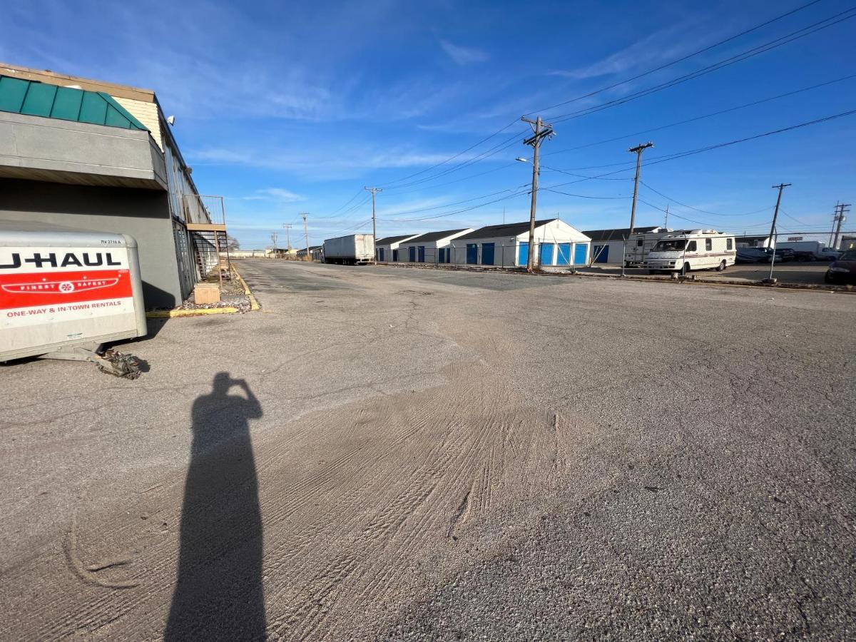 Travelodge By Wyndham Lincoln Northeast エクステリア 写真
