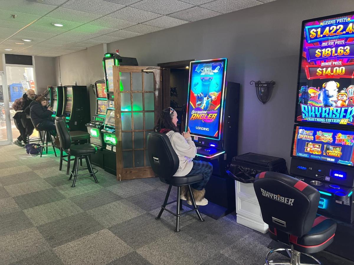 Travelodge By Wyndham Lincoln Northeast エクステリア 写真