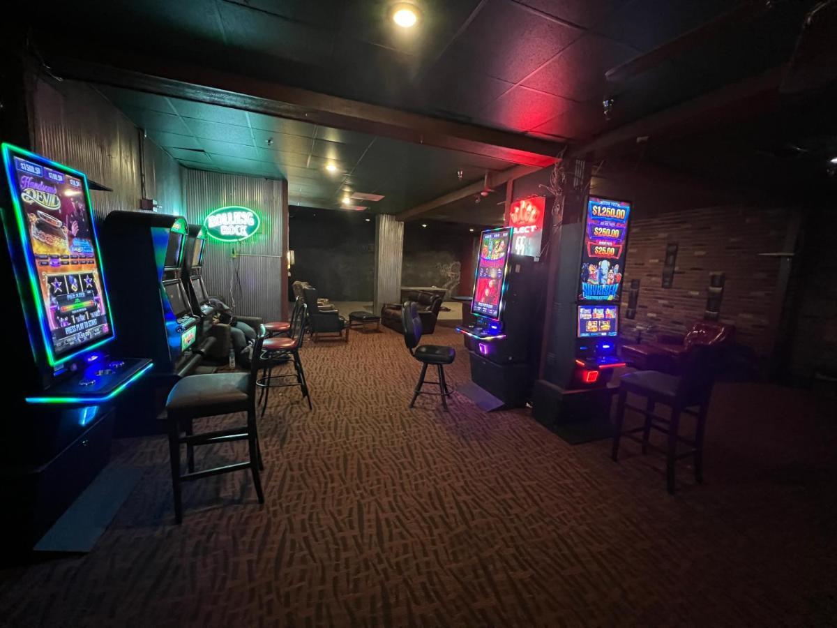 Travelodge By Wyndham Lincoln Northeast エクステリア 写真