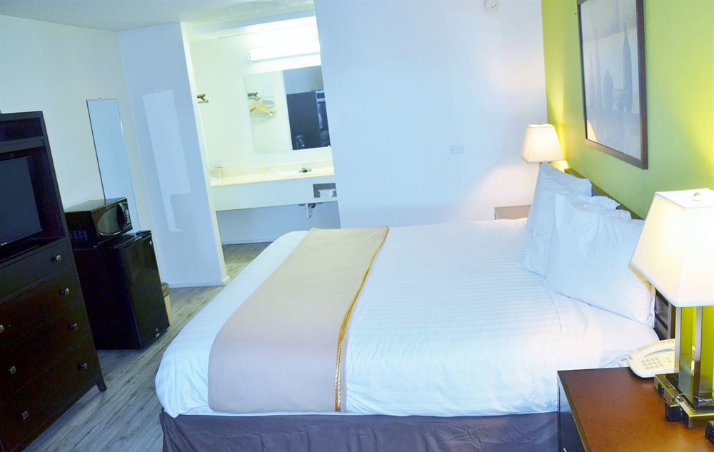 Travelodge By Wyndham Lincoln Northeast エクステリア 写真