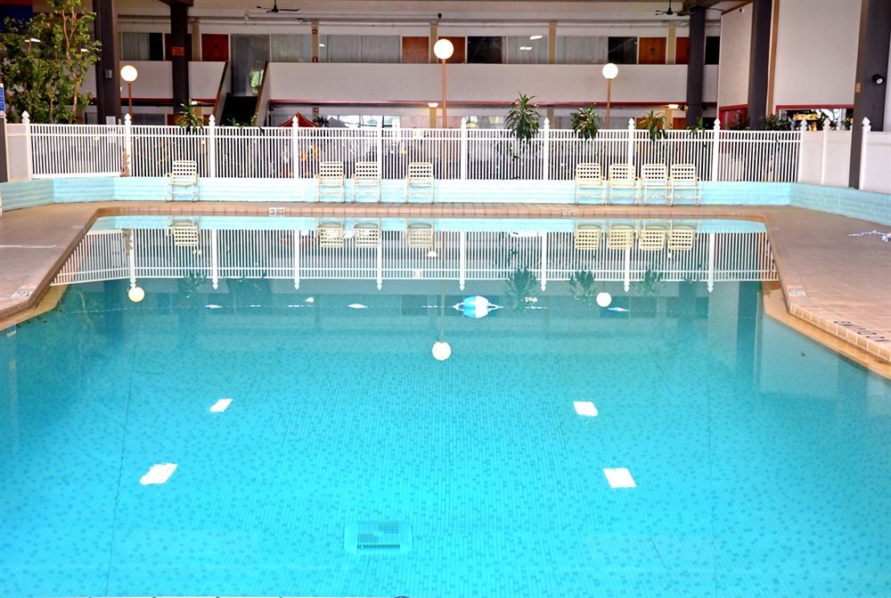 Travelodge By Wyndham Lincoln Northeast エクステリア 写真